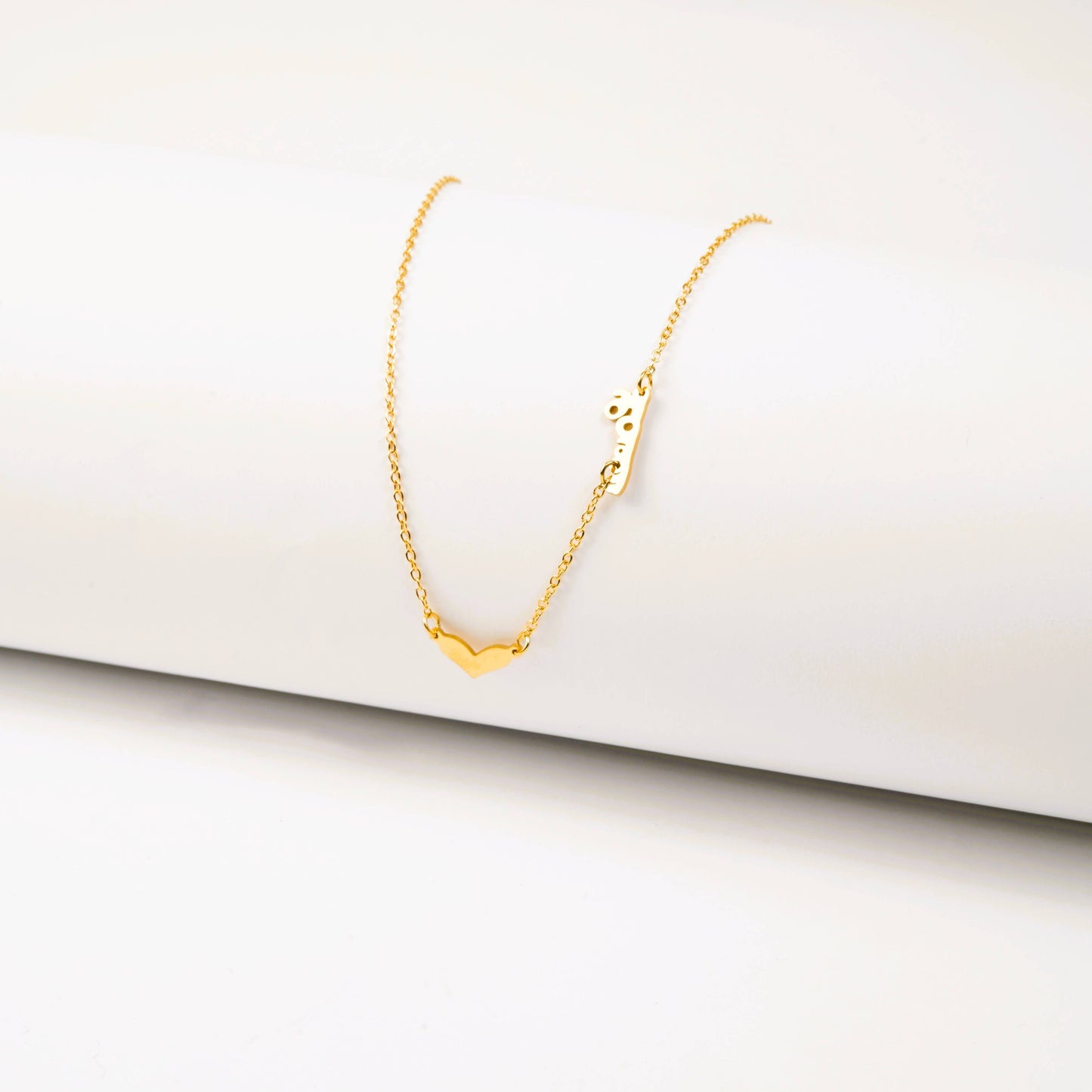 Minimalist Heart Pendant Necklace